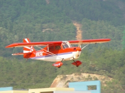 Decathlon scale 40% (3 810 mm) 100cc (červeno/bílá)