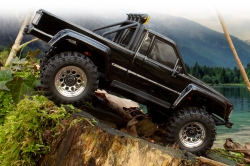 1:18 HPI Venture18 Flux 1985 Toyota Hilux SR5 (čierny)