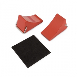 Klin pod kolesá, červený, s protišmykovou podložkou, 2 ks. HT-SU1801051