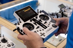 Kavan V20 Pro 24kanálový vysílač (červený)