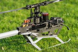 RC vrtulník Stratos 700 kit + sada rotorových listů Azure
